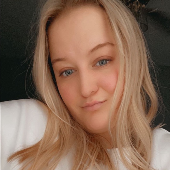 Meet your Posher, Sarah - Picture 1 of 1